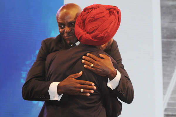 Photo - Carl Lewis date with Milkha Singh @ TOISA