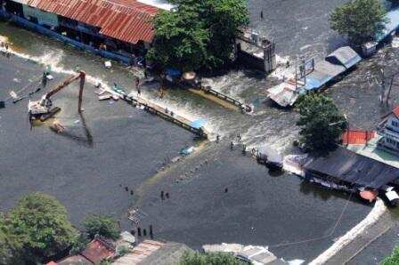 Bangkok faces flood crisis