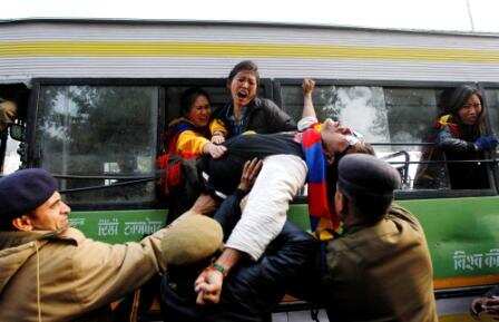 Tibetans protest India-China border talks