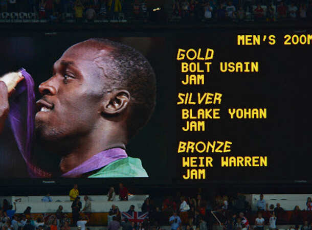 Bolt wins 200m gold in London Olympics