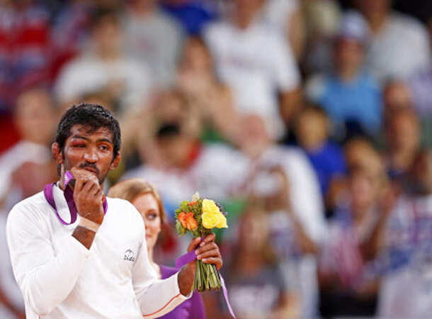 Yogeshwar Dutt wins bronze