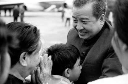 Cambodians mourn former king in funeral procession
