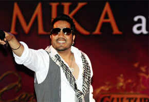 Watch: Mika Singh's live performance
