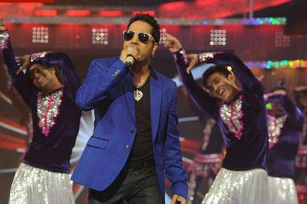 Mika performing at fbb Femina Miss India 2014