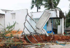Cyclone Hudhud unleashes widespread destruction in Vizag city