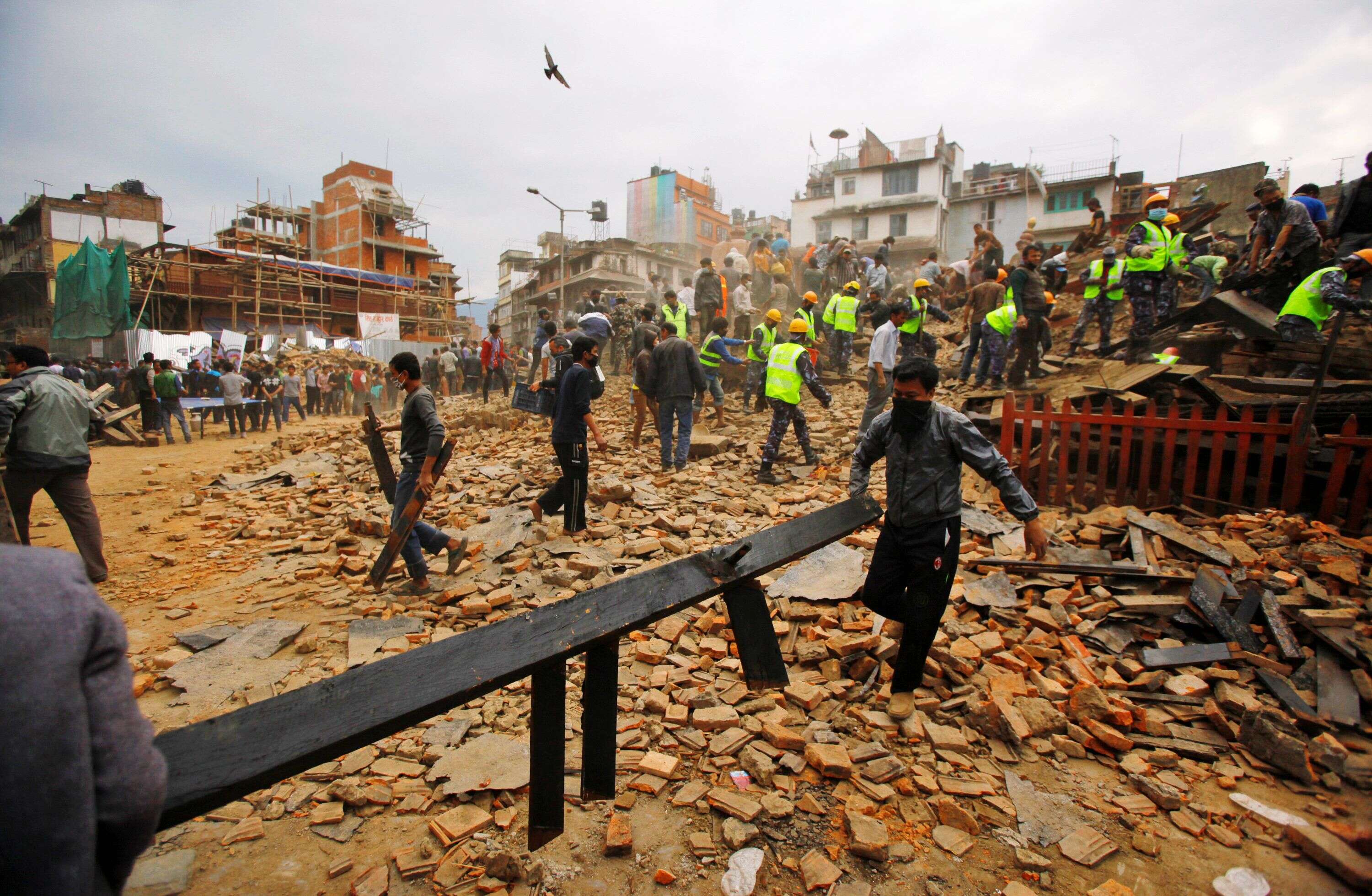 Quake destroys buildings in Nepal
capital