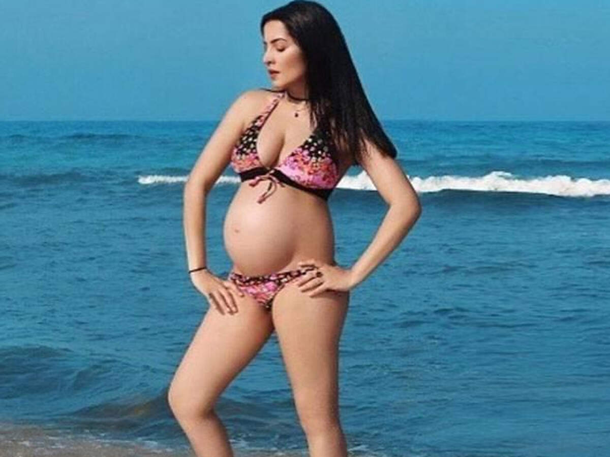 Celina flaunts baby bump!