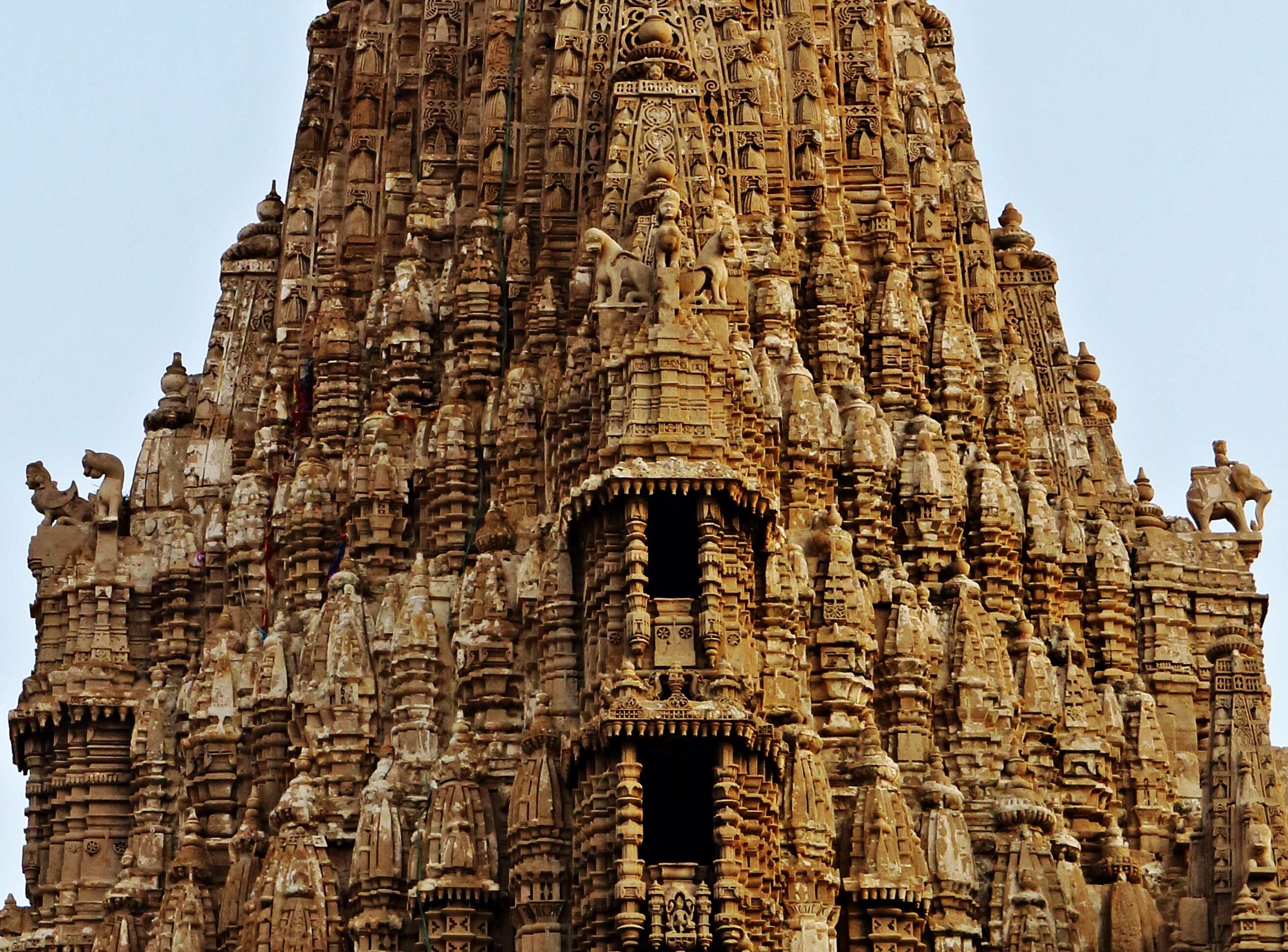 N-GJ-126_Dwarkadhish_Temple,_Dwarka_Temple_Tower_Closeup N-GJ-126_Dwarkadhish_Temple,_Dwarka_Temple_Tower_Closeup