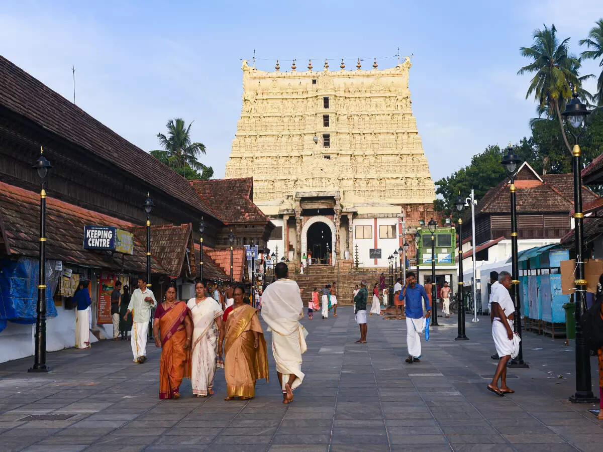 Devotees visiting Sree Padmanabhaswamy Temple Devotees visiting Sree Padmanabhaswamy Temple