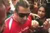 Salman speaks against SRK's detention in US
