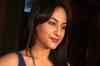 Sonakshi ignores Ameesha's invite