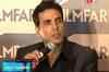 Akshay flares up at SRK's mention