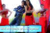 SRK, Priyanka set the stage on fire!