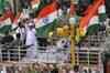 Anna wave sweeps Delhi, thousands join march to Ramlila