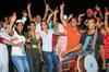Thousands celebrate Anna Hazare's victory