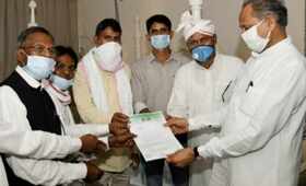 Gehlot meets governor with MLAs&rsquo; list, floor test likely next week